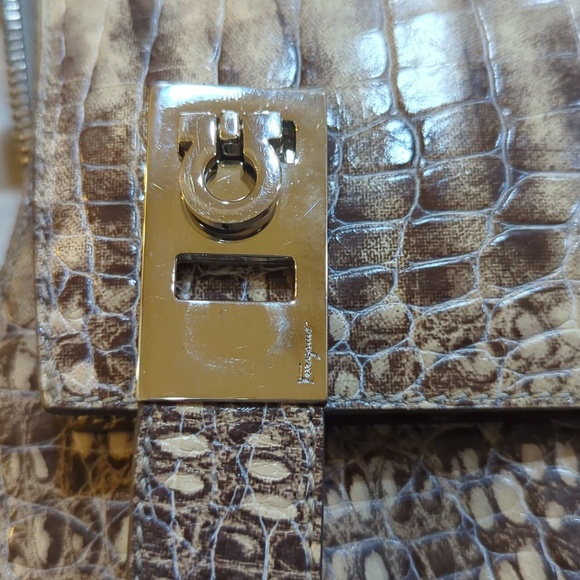 💯 Authentic Salvatore Ferragamo Python Leather Small Shoulder Bag - Picture 4 of 16